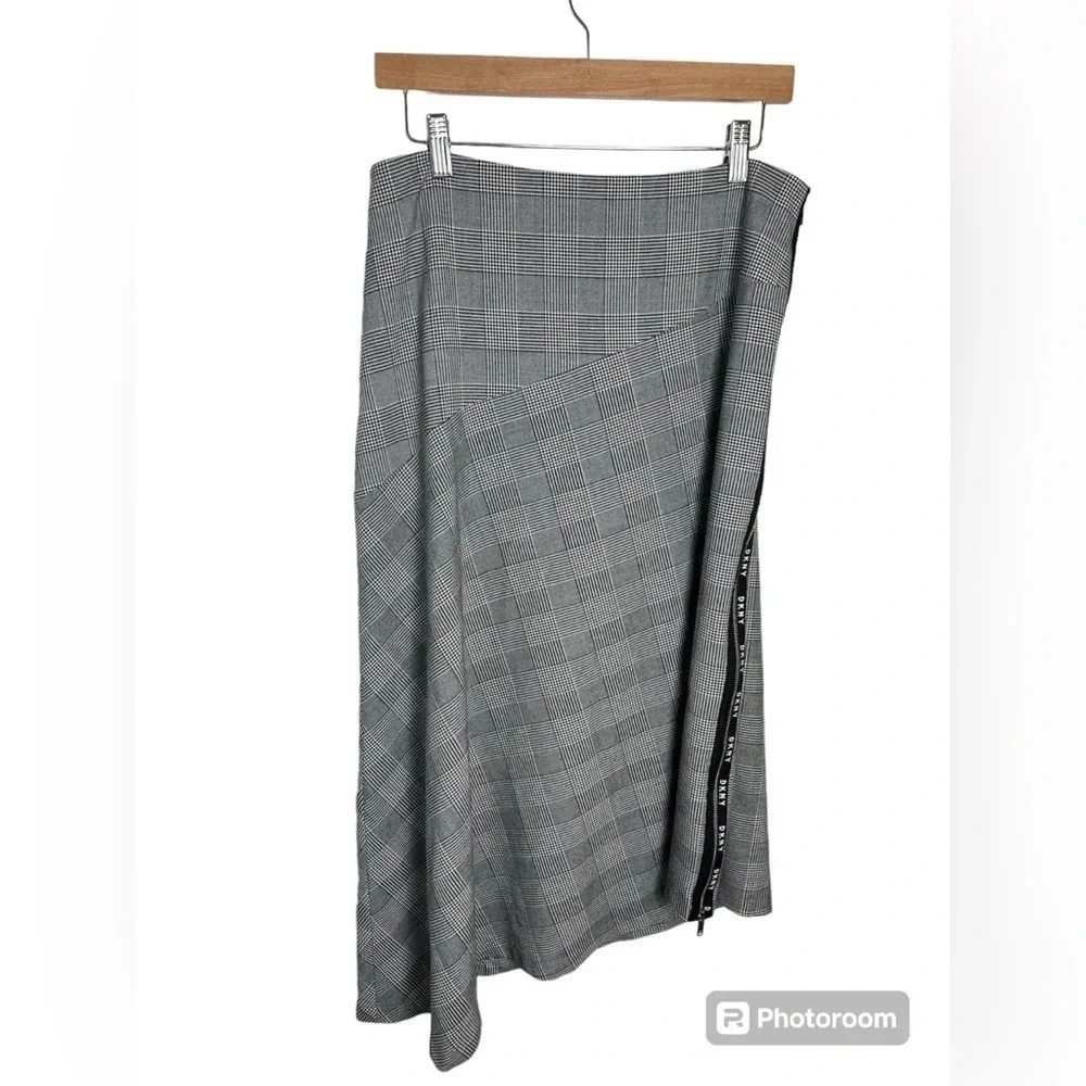 DKNY Long Asymmetrical Plaid white and black skirt size 8